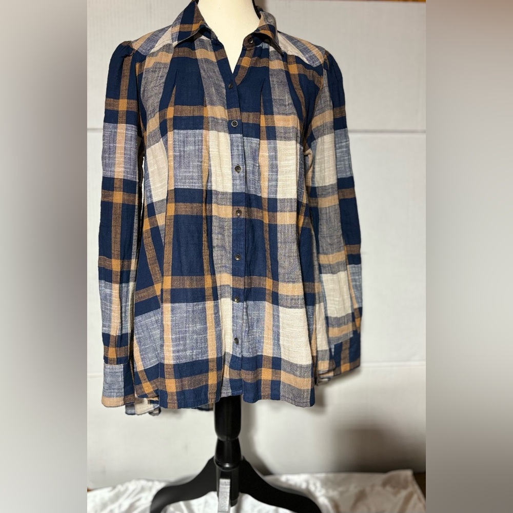 Free People Sz S petite high low plaid w/ ruffled back. Button down front and s…